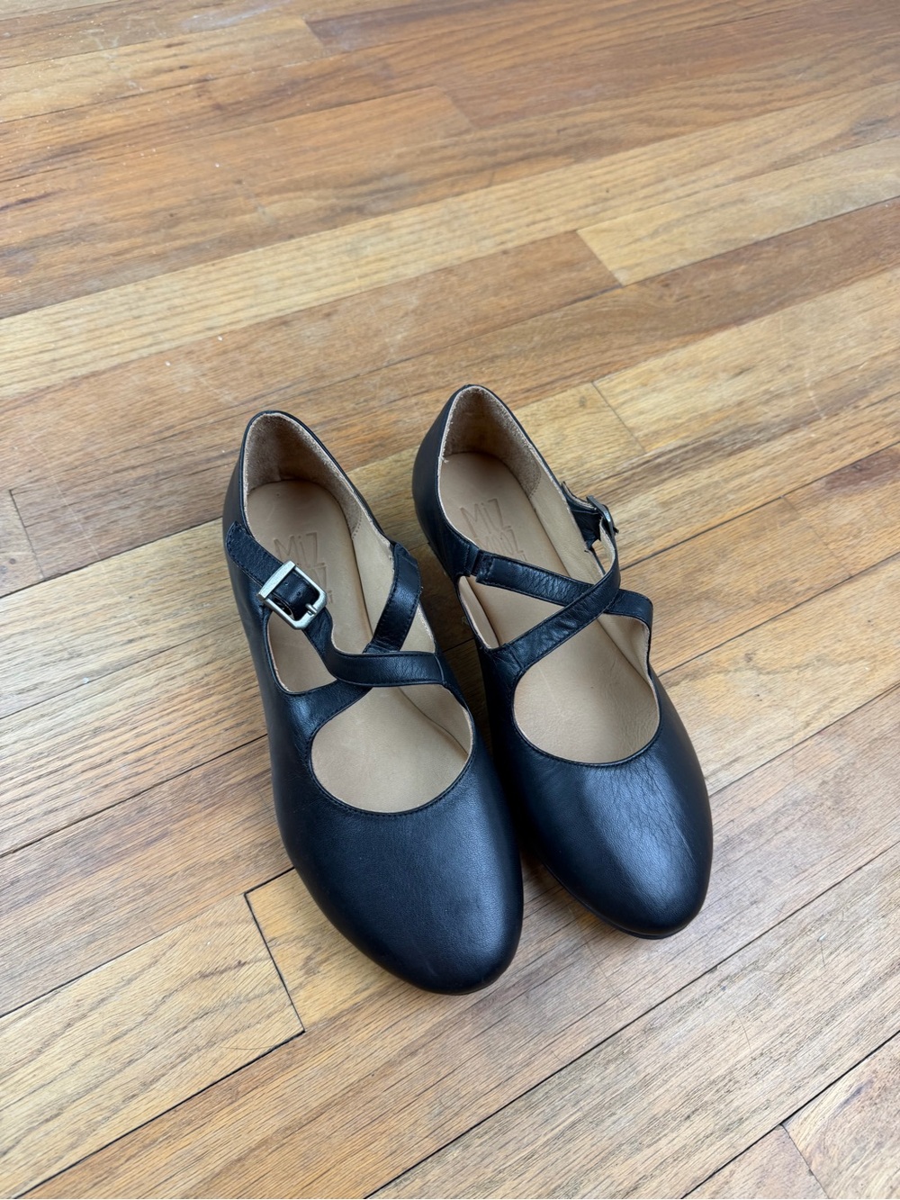 Miz Mooz Women's Black Mary Jane Cross-Strap Flats size 38